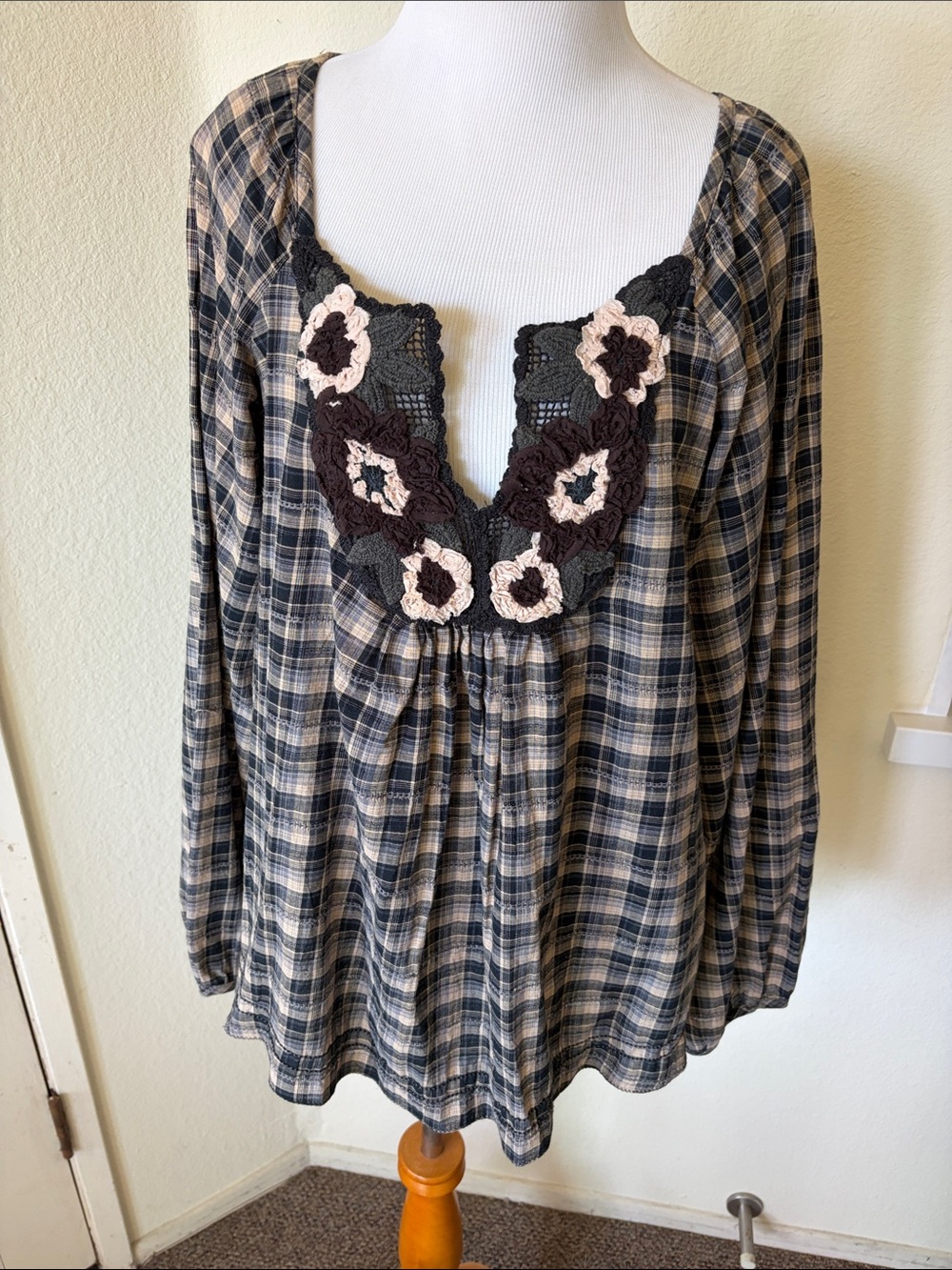 Max Edition Boho Plaid Long-Sleeve Peasant Top with Crochet Yoke - Black & Cream